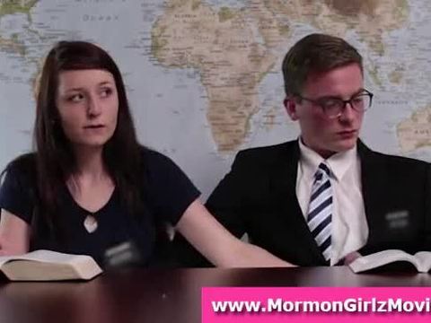 Dude gets handjob fom mormon girlfriend in public